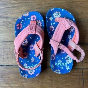 🌸 Toddler girl 3/4 REEF flip flops pink and blue floral 🌸